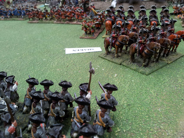 2-Danish-and-Dutch Danish and Dutch troops close in the Centre.