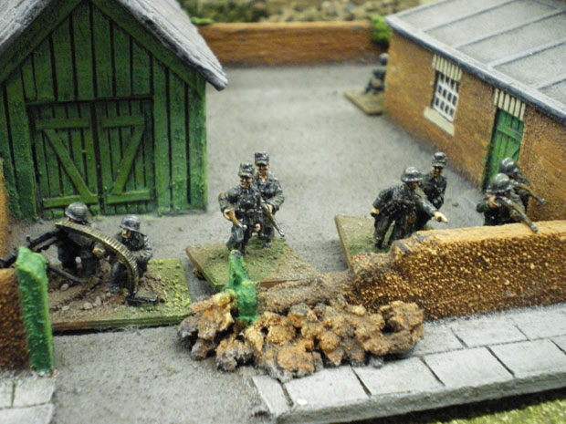 PAnzer Grenadiers holding the Forecourt